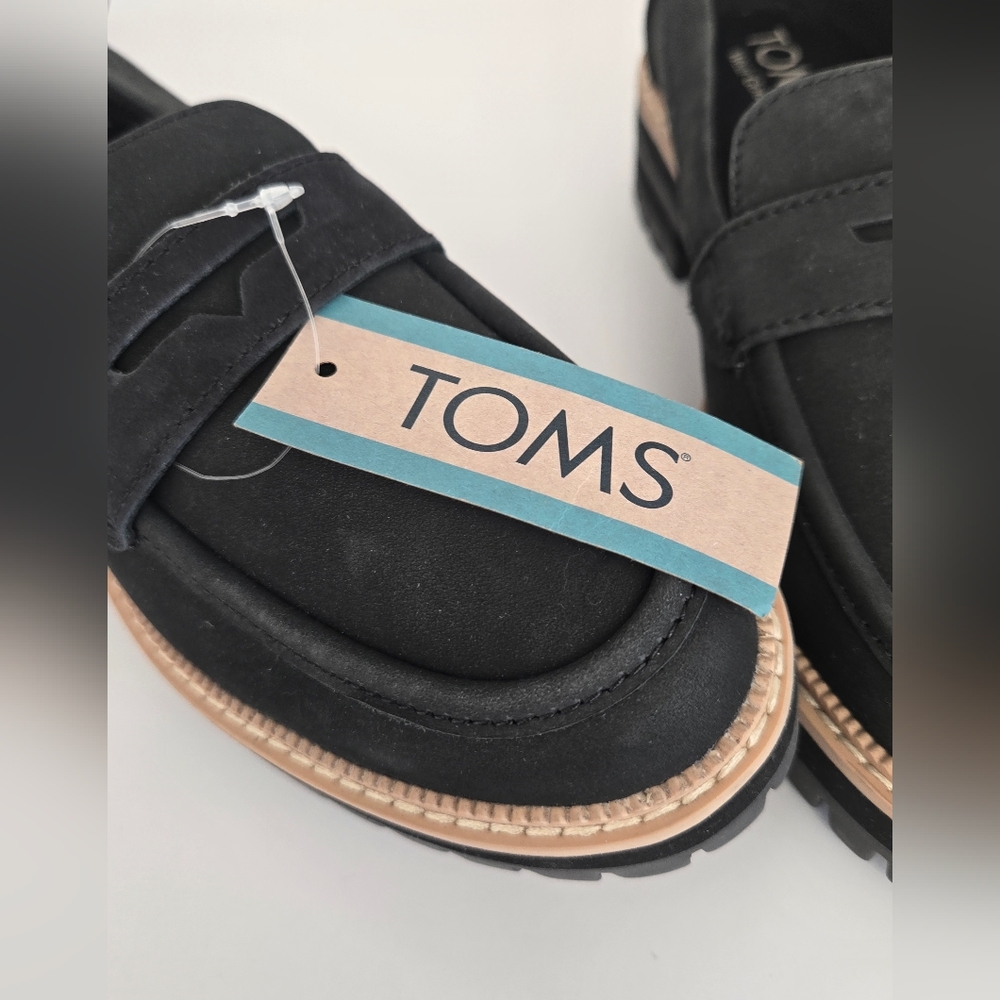 TOMS Cara Black Leather Lug Sole Loafers 6.5W Wide NWT - Picture 7 of 9